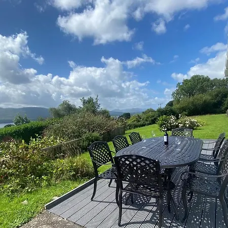 4 Bedroom Luxury Overlooking Bay *