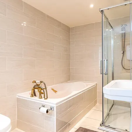 4 Bedroom Luxury Overlooking Bay Casa vacanze *